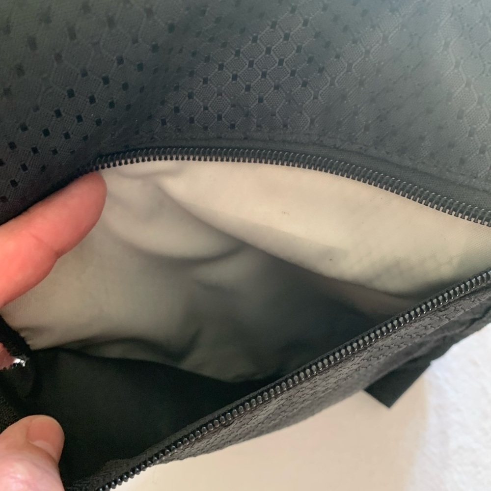 HEYS Travel bag, black, cross body, tons of pockets and compartments - Picture 12 of 13